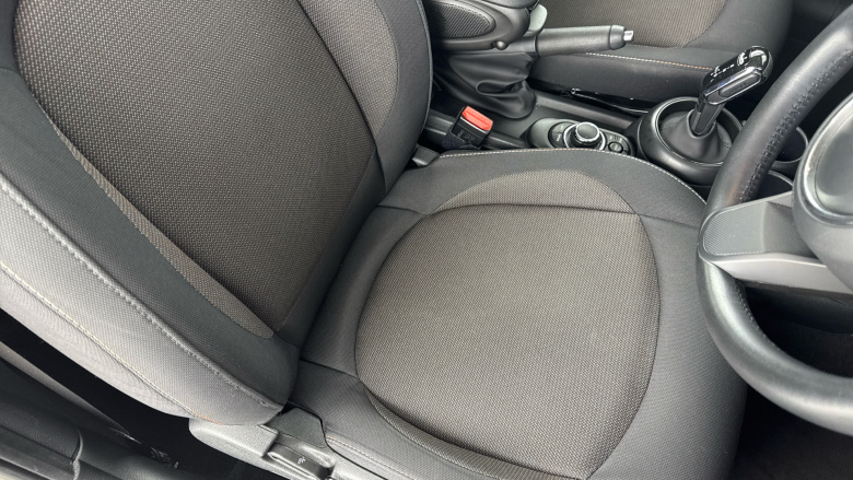 MINI Hatchback 1.5 Cooper Classic 3dr Auto [Comfort/Nav Pack] Petrol Hatchback